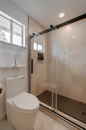 Gallery Image 25._Bathroom_.jpg