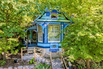 Cliff Cottage Inn - Downtown Victorian B&B