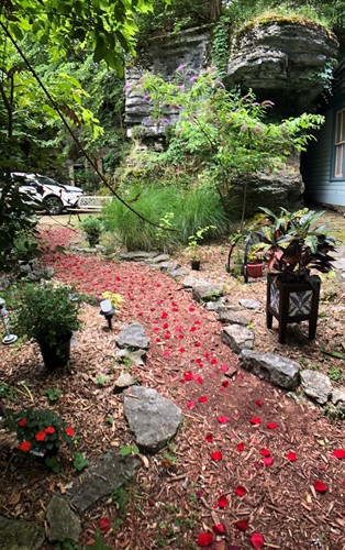 The Cliff Cottage Inn Grounds