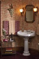 Robt. Louis Stevenson's bathroom....elegance par excellente!