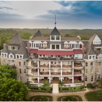 1886 Crescent Hotel & Spa