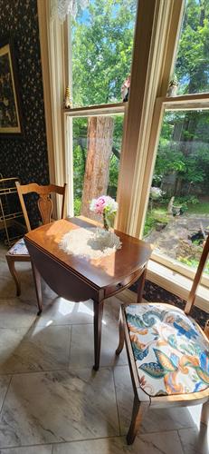 Gallery Image Bridgeford_House_Bed_and_Breakfast_-_BandB_-_Eureka_Springs_-_Cozy_Dining.jpg