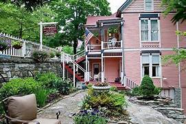 Gallery Image Garden_with_house.jpg