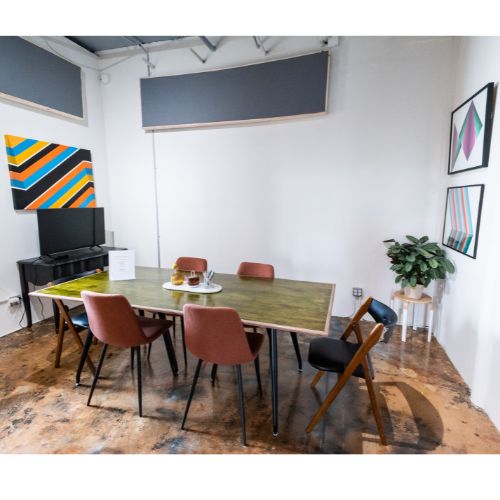 private meeting room available for hourly rentals during the weekdays