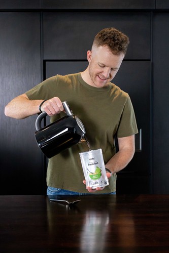 Gallery Image V10_Black_Kitchen_00330.jpg