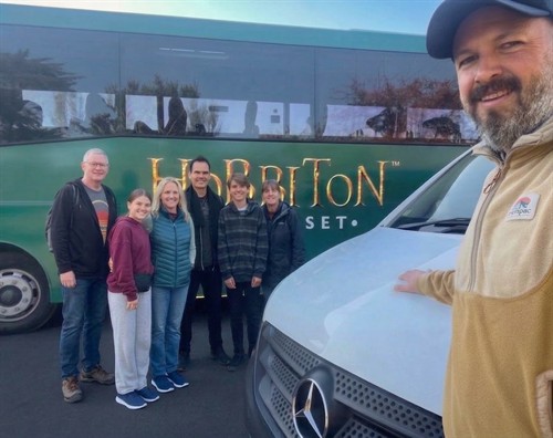 From Middle-earth to luxury comfort! Nothing beats taking our guests on a private journey to the iconic Hobbiton Movie Set. Traveling in our premium vehicles means no rushing, total comfort, and a journey tailored completely to your group's pace.  Ready to explore the Shire your way? Link in bio to start planning your custom North Island tour! #GreatNorthTours #Hobbiton #Waikato #PrivateToursNZ #DiscoverNewZealand #PureNewZealand #TravelNZ