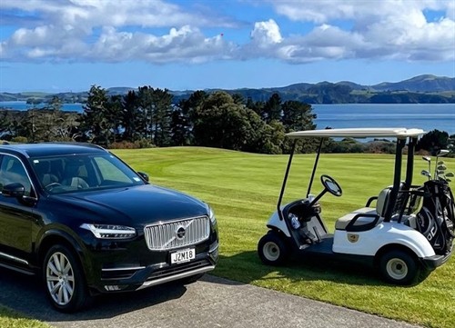 From premium comfort on the road to world-class fairways on the coast. Experience New Zealand’s finest golf destinations in style..