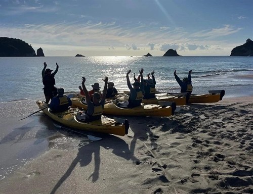 Hands up for morning adventures on the coast! Paddling out from Hahei Beach across sparkling turquoise waters is one of the ultimate ways to explore the Coromandel coastline. From coastal kayaking to scenic walks, we build your private tour around the exact mix of adventure and relaxation your group desires. Hahei Beach, Coromandel Peninsula  #GreatNorthTours #HaheiBeach #Coromandel #SeaKayaking #AdventureNZ #PrivateNZTours #CoromandelPeninsula #VisitNZ #NZMustDo