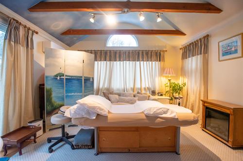 Island Acupuncture offers spacious, clean and inviting treatment rooms for you to relax, renew and rejuvenate!