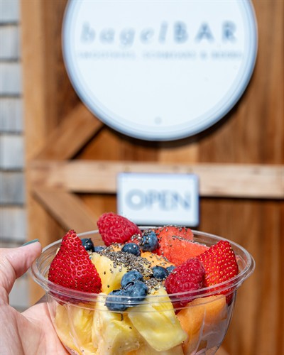 Gallery Image bagelBar_FruitBowl_Sign_PhotoCred_WendyMillsPhotography.jpeg