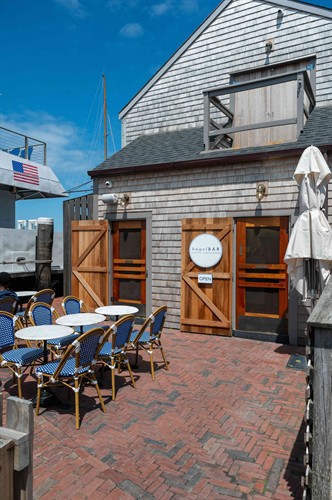 Gallery Image bagelBar_OutdoorFrontFerry_Phot_SM.jpeg