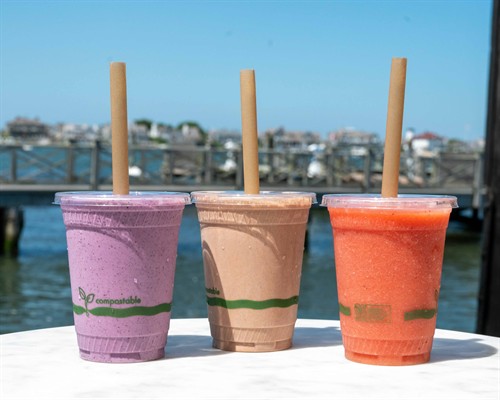 Gallery Image bagelBar_Smoothies2Outside_PhotoCredit_WendyMillsPhotography_SM.jpeg