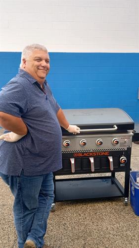 Plant Manager, Mike Putinta, grilling burgers for Linamar employees.
