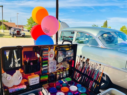 Teeny Paints face painting at car show