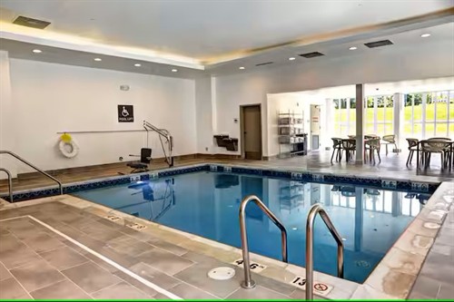Gallery Image hotel_pool_2.jpg