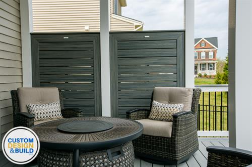 Privacy wall with deck board cladding - Color Trex Island Mist