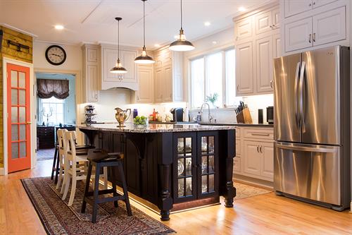 Gallery Image Wellborn_Premeir_Series_Full_Overlay_Doors_Davenport_Sq._Maple_(Coffee_Stain)_5.jpg