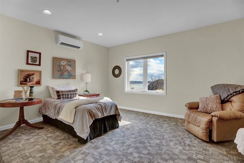 Gallery Image Broad-Creek-Manor-Assisted-Living-Bedroom-Suite-Private.jpg