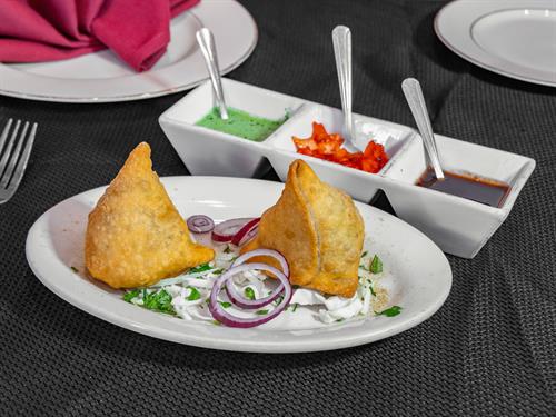 Gallery Image SizzlingBombay_VegetableSamosa.jpg