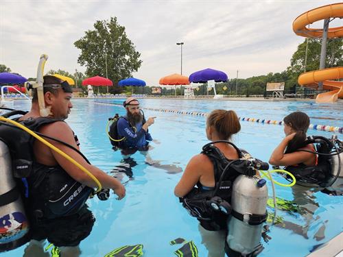We offer recreational scuba diving courses, led by our knowledagble instructors. 