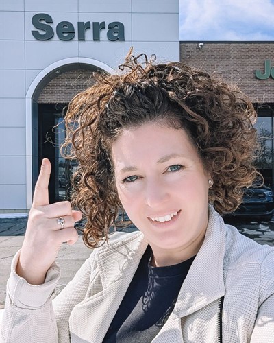 Gallery Image Jeep_Girl_Courtney_Conley_Serra_CDJR_Lake_Orion_Michigan_Sales_Consultant.jpg