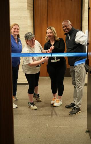Dr. Jane Taylor and Kelly Herman cutting the ribbon at the starting line for the 2023 FFAC Pittsburgh with Andrew Stockey.