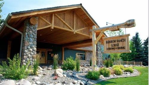 Upscale lodge accomodations and dining