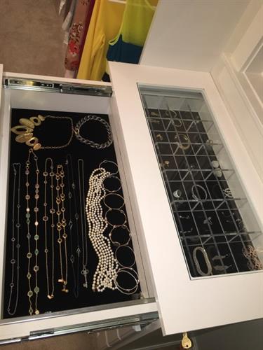Jewelry drawers with a glass top counter Jewelry drawers with a glass top counter