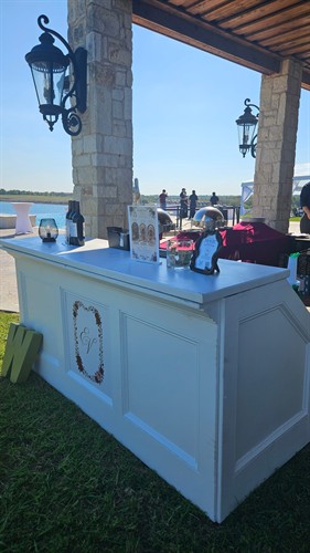 Gallery Image wedding_-_outdoor_bar.jpg