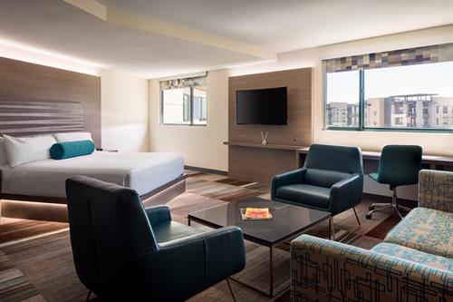 Gallery Image Aloft_Scottsdale_Jr_Suite.jpg