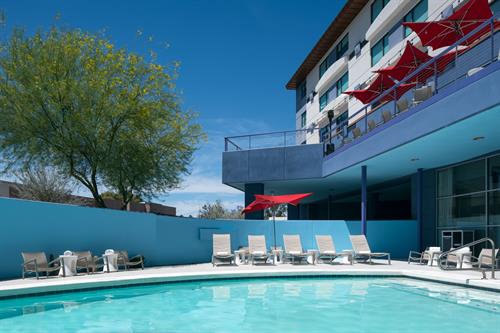 Gallery Image Aloft_Scottsdale_Pool.jpg