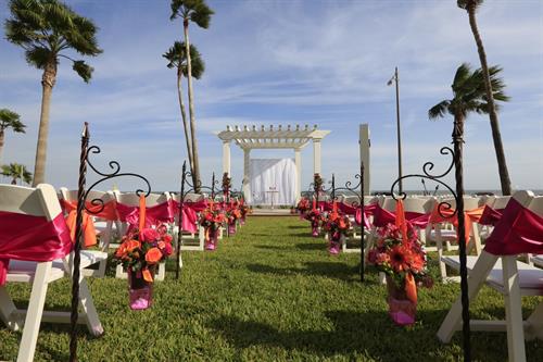 DoubleTree by Hilton Galveston Beach Lawn Wedding