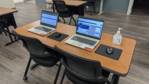 Gallery Image american-job-centeer-rock-island-laptops-2.jpg