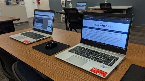 Gallery Image american-job-centeer-rock-island-laptops.jpg