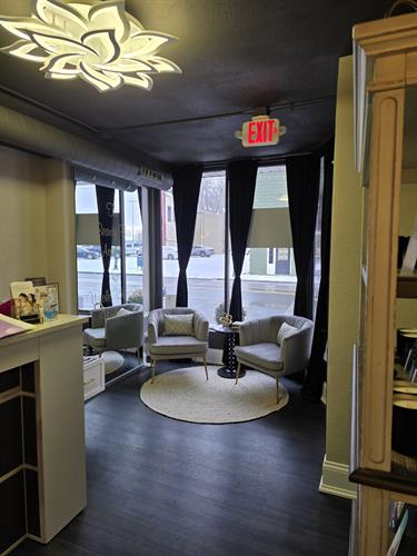 Gallery Image Interior_sitting_area_looking_out_front_office.JPG