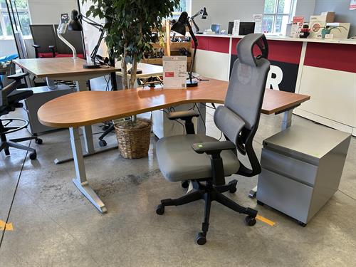 Gallery Image lshape_cherry_sit_to_stand.JPG