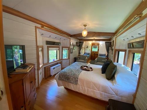 MackRail Cabin Car