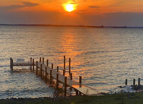 Impressive Waterfront Home - Pool, Pier, and Awesome Sunsets Impressive Waterfront Home - Pool, Pier, and Awesome Sunsets
