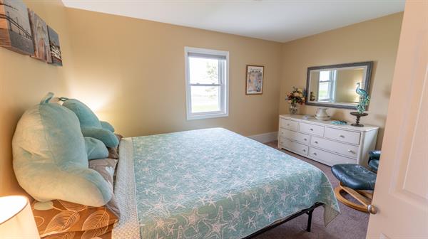 Kent Island Beach House 3 by the Bay (Chesapeake KING Bedroom)