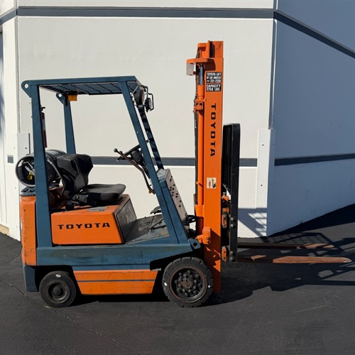1987 Toyota 42-3FGC15 Forklift (3,000 lbs)