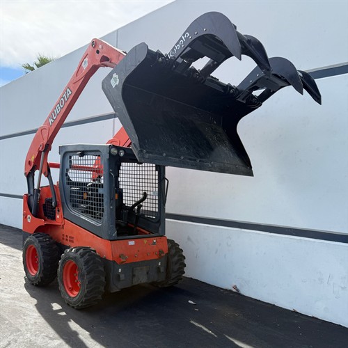 Kubota SSV65 Grapple Claw Attachment
