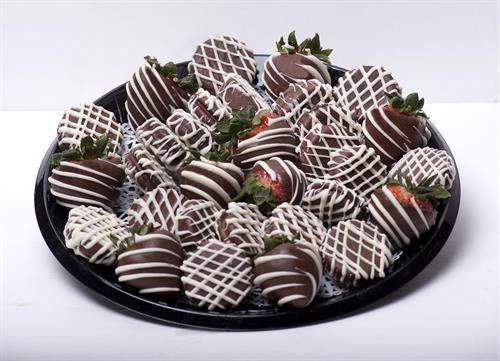 Strawberry & Oreo Delight Platter- Great for that upcoming Event Strawberry & Oreo Delight Platter- Great for that upcoming Event