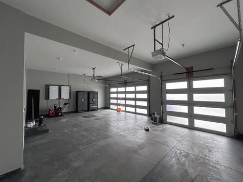 Gallery Image spaulding-green-clarence-ny-freshly-painted-garage-walls-and-ceilings-6.jpg