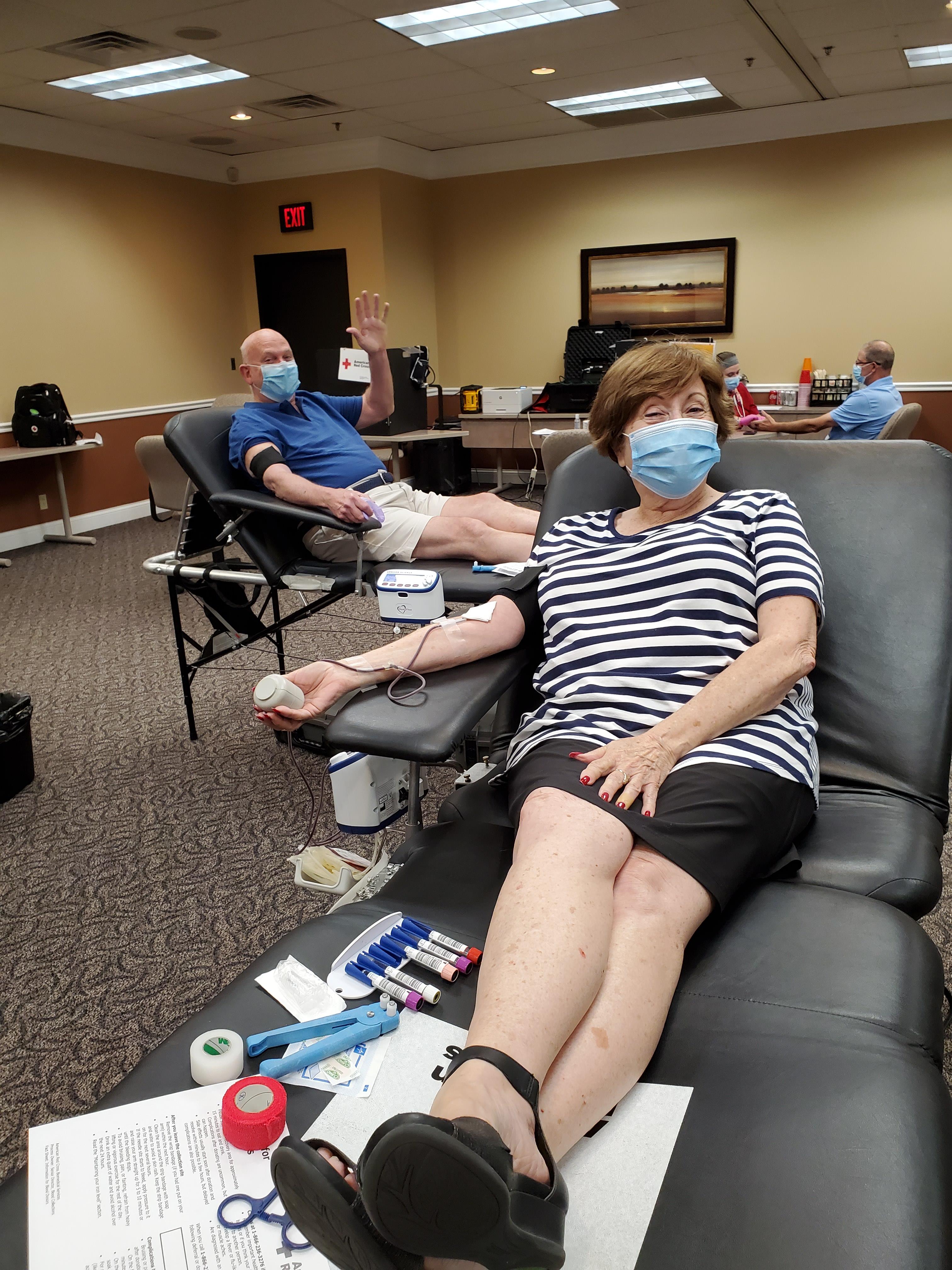Chamber and Friends Donate Blood