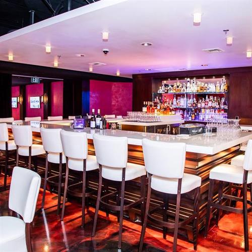 Gallery Image celbrations_red_room_bar.jpg
