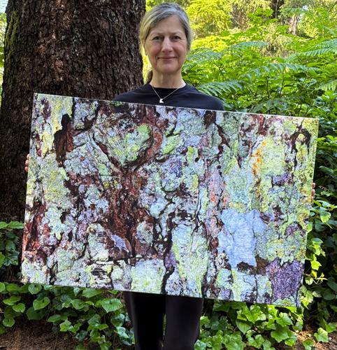 Gallery Image LaraWTapestry_square.jpg