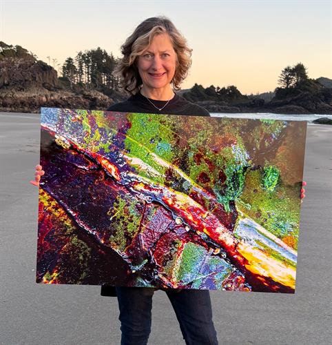 Gallery Image Lara_w_Luxe_Square.jpg