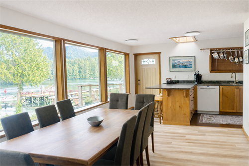 Gallery Image lodge2.png