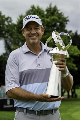 2018 Champion Bart Bryant with Trophy