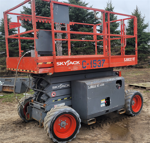 32' Rough Terrain Scissor Lift Diesel